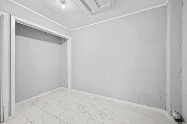 Building Photo - 13527 Montaigne Dr