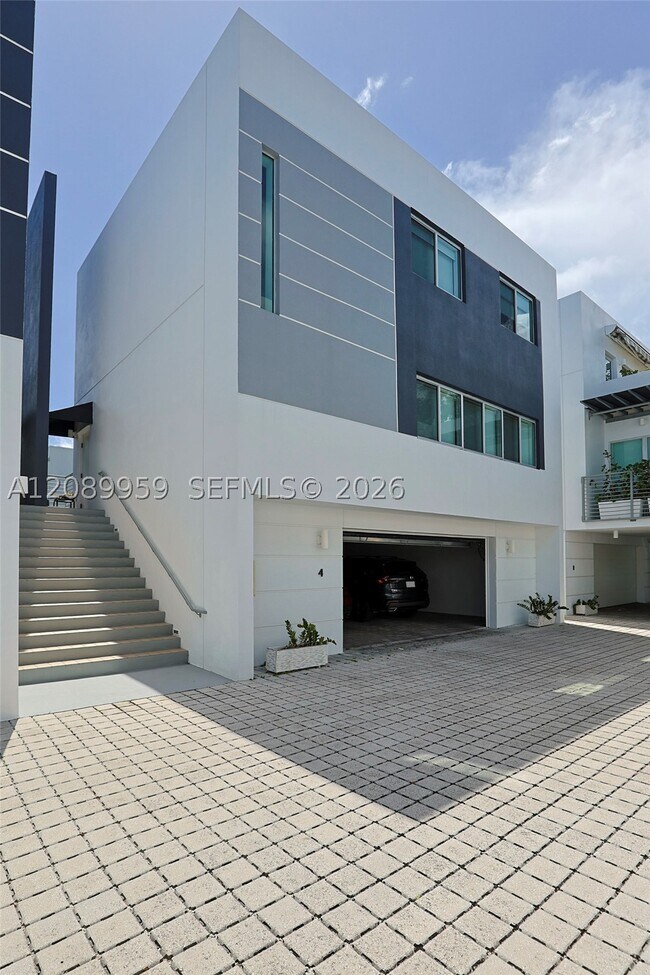 Building Photo - 7520 SW 59th St
