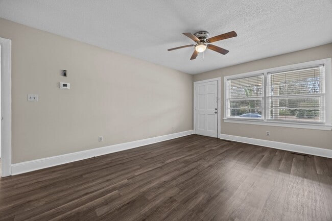 Building Photo - Cozy 2 Bed Duplex in the Heart of Lillington