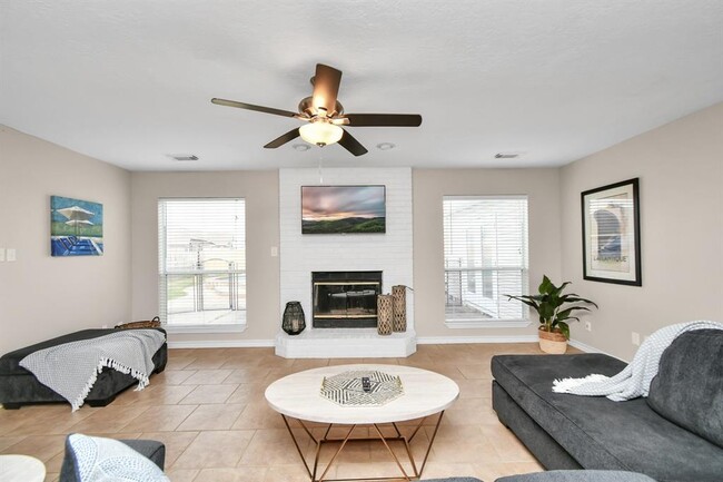 Building Photo - 13322 Hilltop Cir