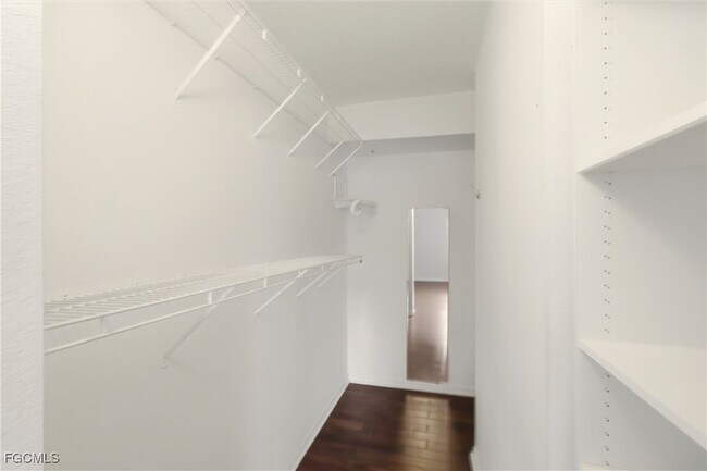 Building Photo - 6490 Aragon Way