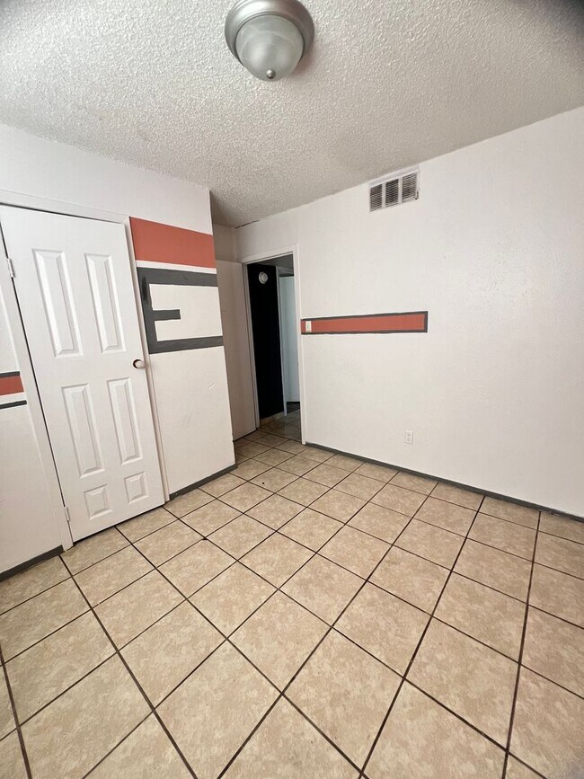 Building Photo - 1601 E Central Texas Expy