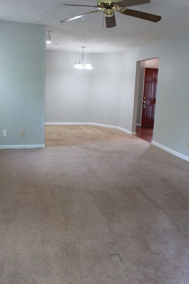 Building Photo - 325 Waterdown Dr