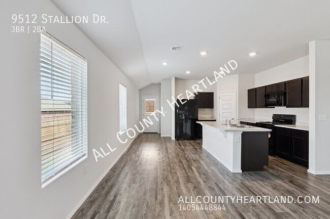 Building Photo - 9512 Stallion Dr