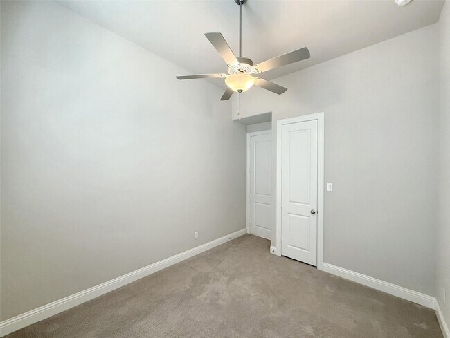 Building Photo - 6905 Broomsedge Dr