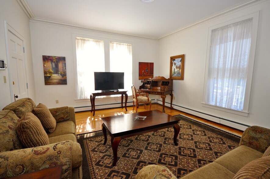 Building Photo - 57 Park St