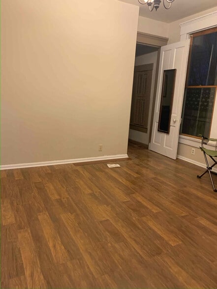 Building Photo - 401 E Chestnut St