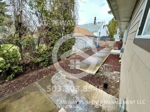 Building Photo - 5655 SE 123rd Ave