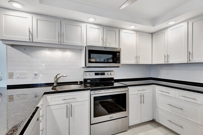 Building Photo - 2800 N Ocean Dr