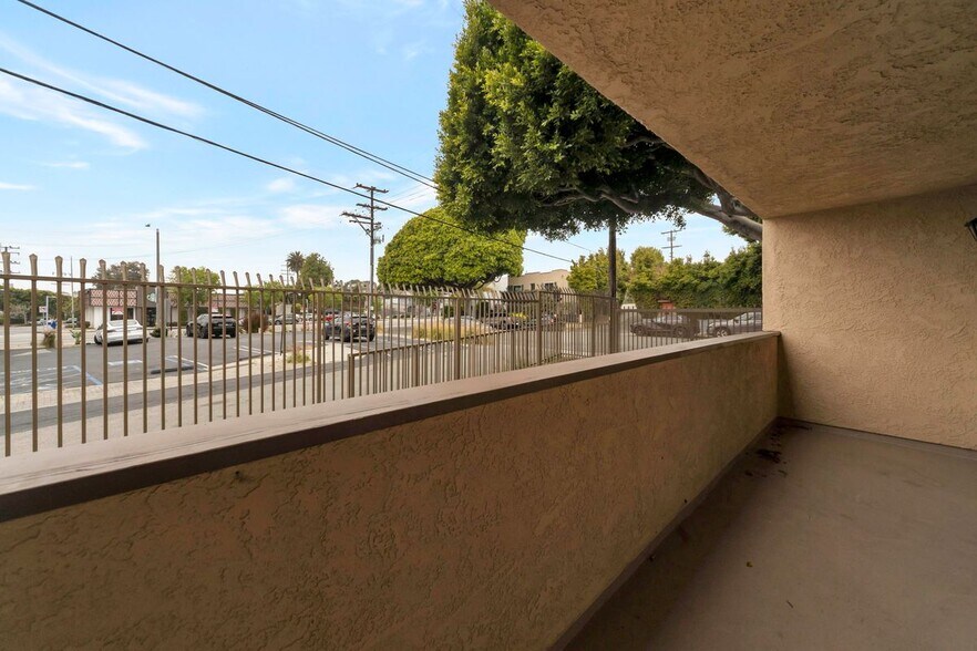 Building Photo - 820 Pier Ave