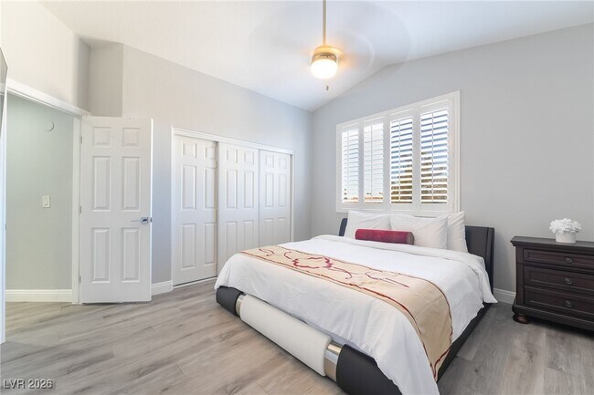 Building Photo - 2076 E Wigwam Ave