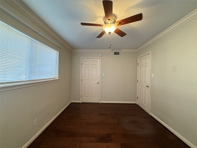 Building Photo - 1530 Heights Blvd