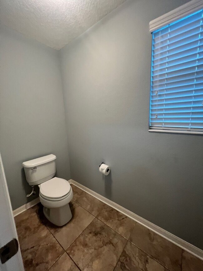 Building Photo - 4/3/2 HOME IN EDINA GARDEN OF EDEN