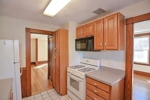 Building Photo - 467 Gleasondale Rd