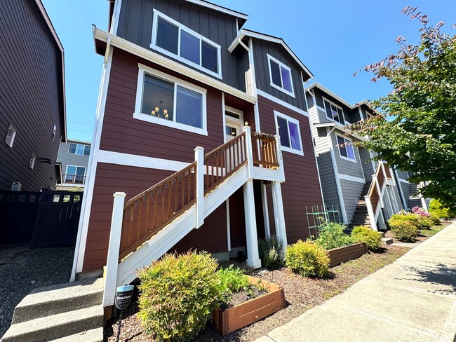 Building Photo - Modern and Stylish 3-Bedroom Manette Home