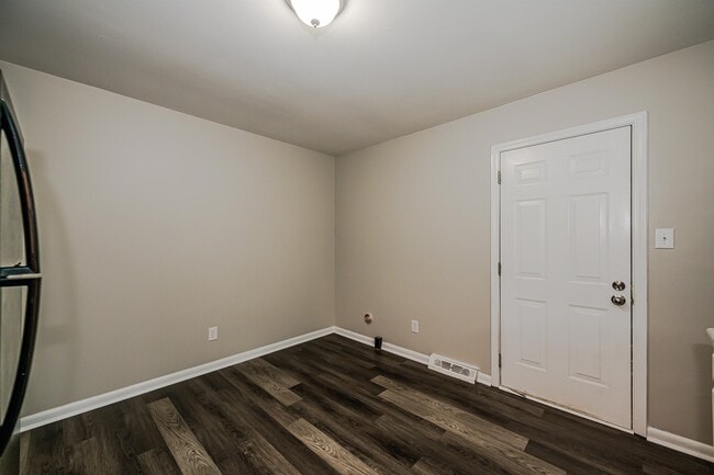 Building Photo - 735 Edgegreen Dr