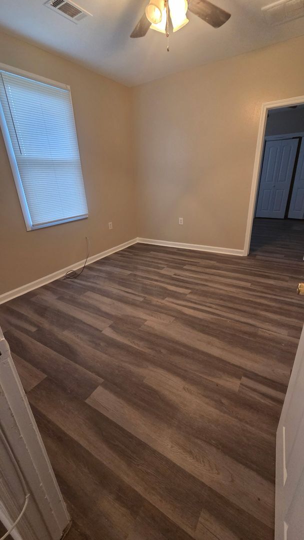 Building Photo - 2 Bedroom 1 Bath Multi Family Home