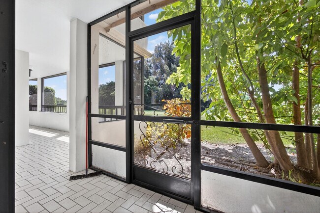 Building Photo - 4770 Fountains Dr S