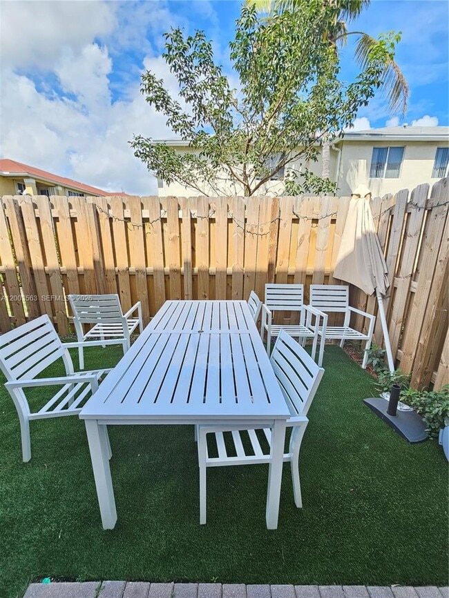 Building Photo - 813 NE 211th St