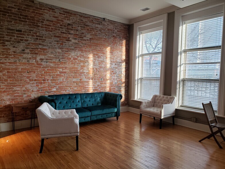 Building Photo - 1623 2nd Ave