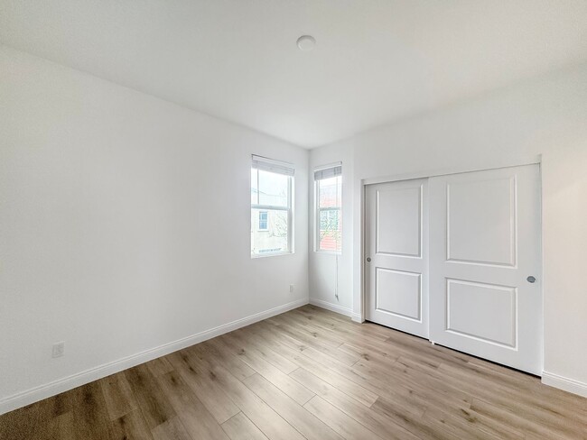 Building Photo - Great 2B/2.5BA Townhome in Escondido!