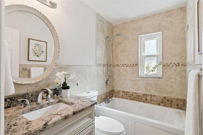 Building Photo - 622 Beverly Ave