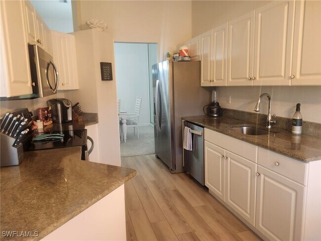 Building Photo - 640 Lalique Cir