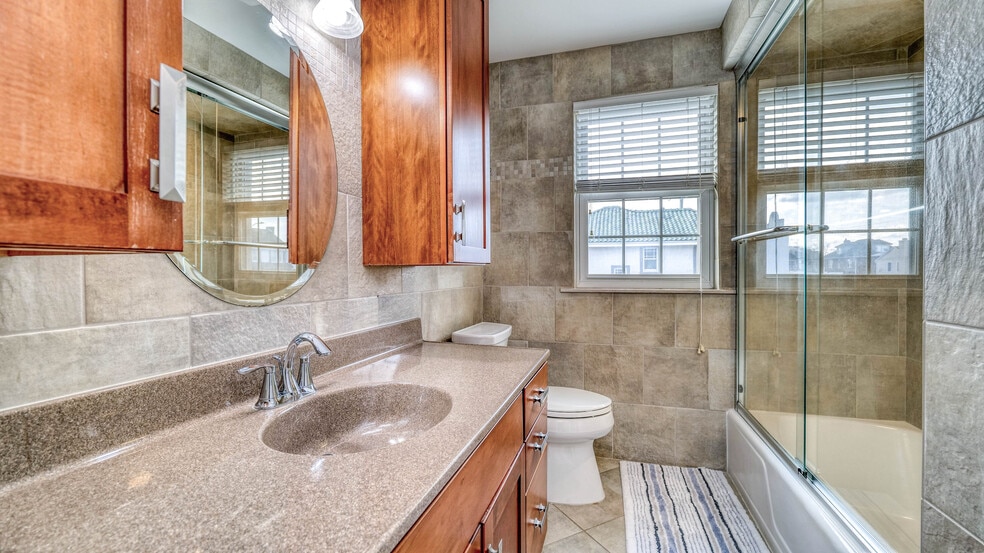 Building Photo - 7501 Ventnor Ave