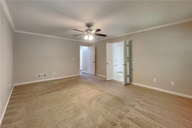Building Photo - 5025 Oak Hollow Dr NW