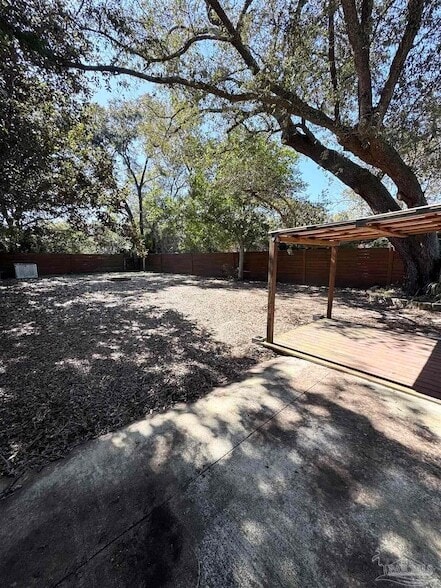 Building Photo - 1010 Hawthorn Dr