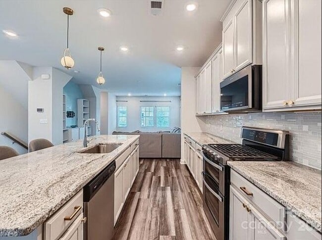 Building Photo - Beautiful 4BR 4BA Home w/ Garage Parking • Updated Appliances in Charlotte