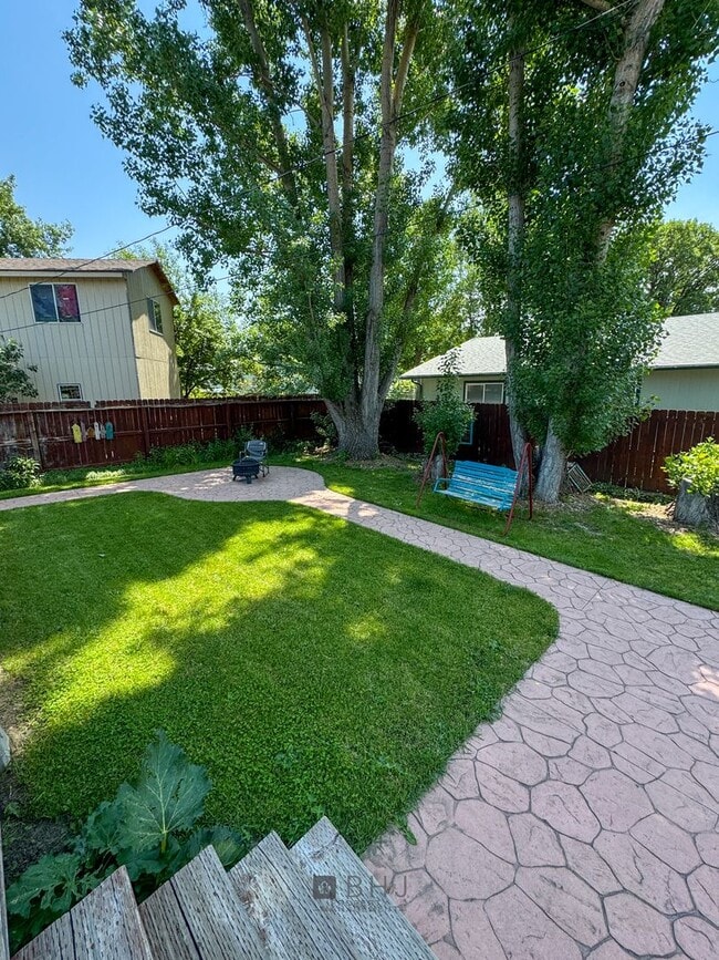 Building Photo - NEWLY UPDATED 2 BED/ 1 BATH SINGLE FAMILY ...