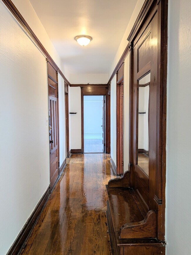 Building Photo - 4943 N Winthrop Ave
