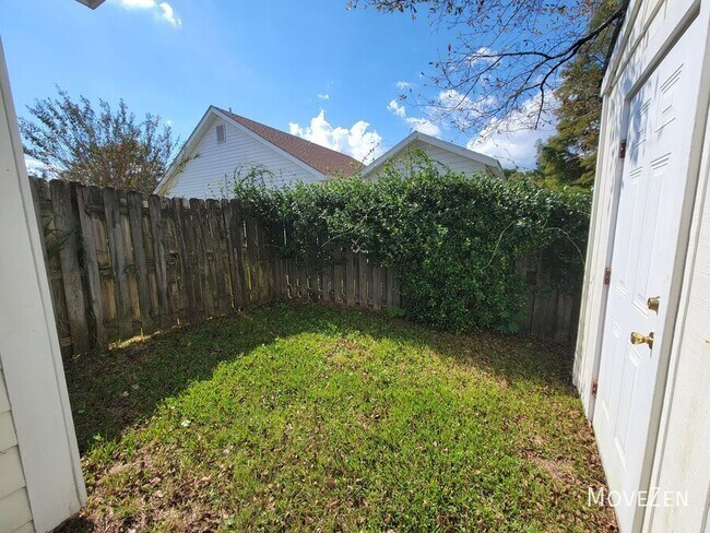 Building Photo - 809 Antler Dr