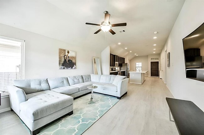 Building Photo - 20711 Winghaven Dr