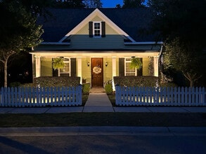 Building Photo - 1002 Mitchell Ln