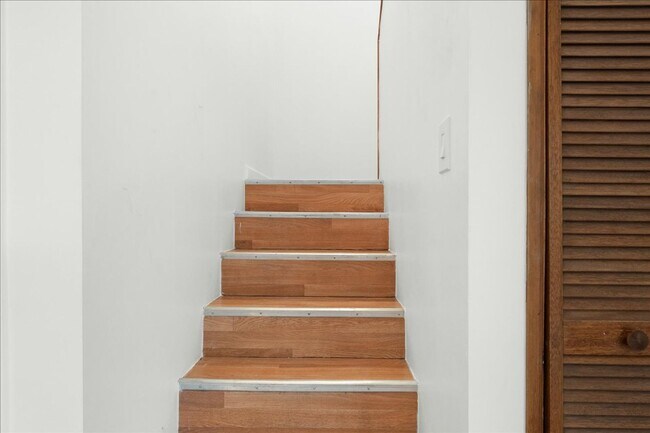 Building Photo - 107 S Aviation Blvd