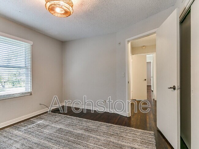 Building Photo - 1732 Carlisle Rd