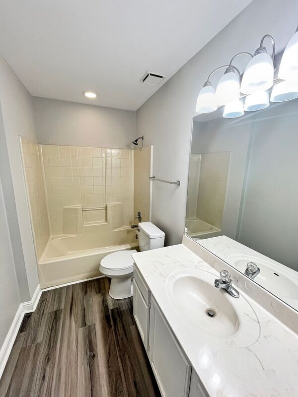 Building Photo - 507 Creek Point