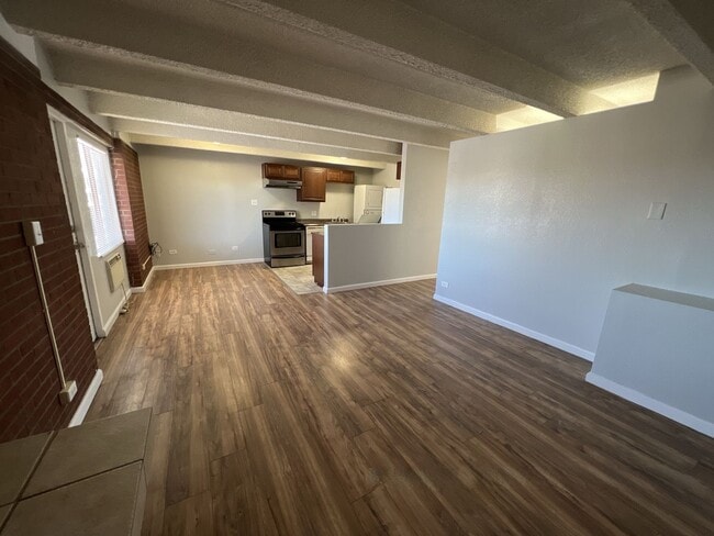 Building Photo - 2 Bedroom 1 Bathroom Apartment in Aurora