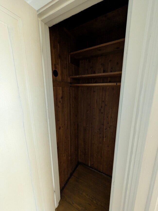 Building Photo - 6709 N Greenview Ave