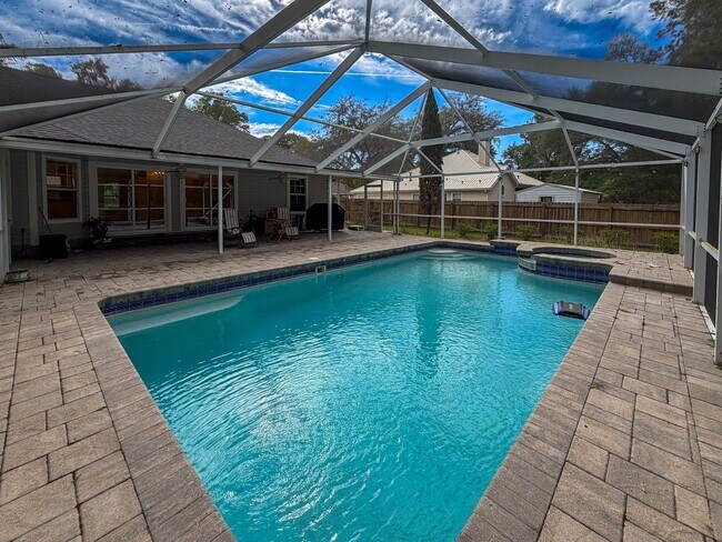 Building Photo - 4BR/2BA POOL home in NW Gainesville!