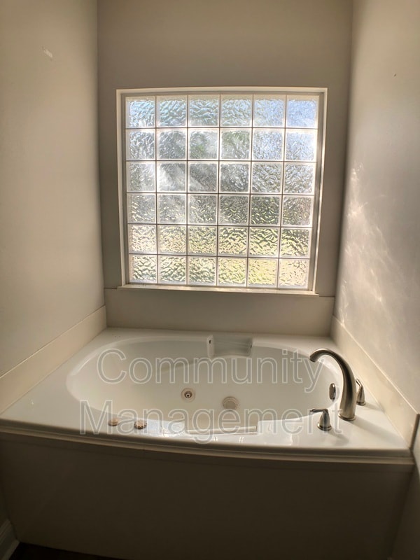 Building Photo - 25857 Linwood Rd