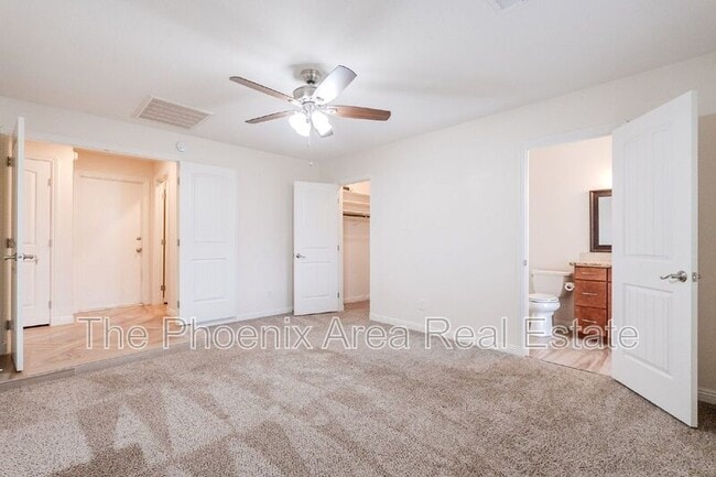 Building Photo - 3231 N Woodburne Dr