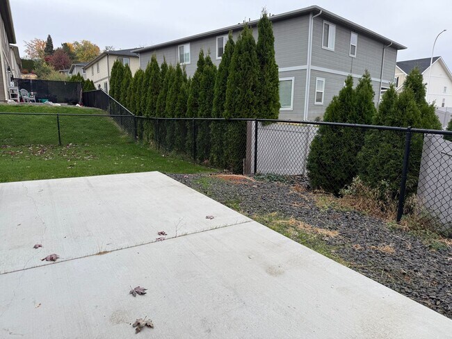 Building Photo - 215 N 76th Ave