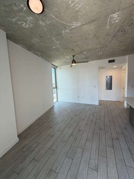 Building Photo - 112 NW 31st St
