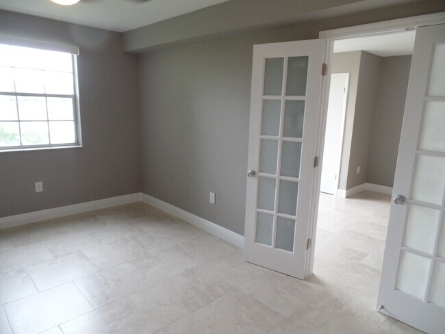 Building Photo - 2820 N Oakland Forest Dr