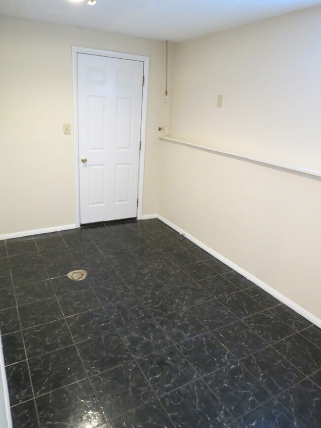 Building Photo - 924 Ruma Rd