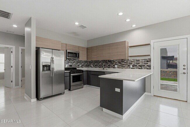 Building Photo - 151 N Halstead Dr