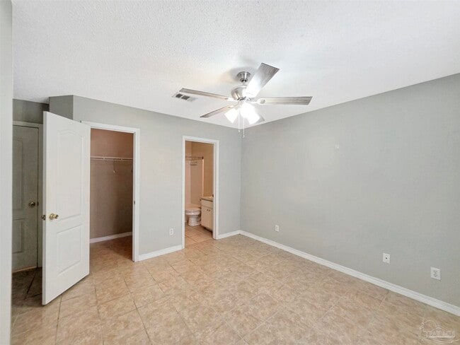 Building Photo - 3359 Green Briar Cir